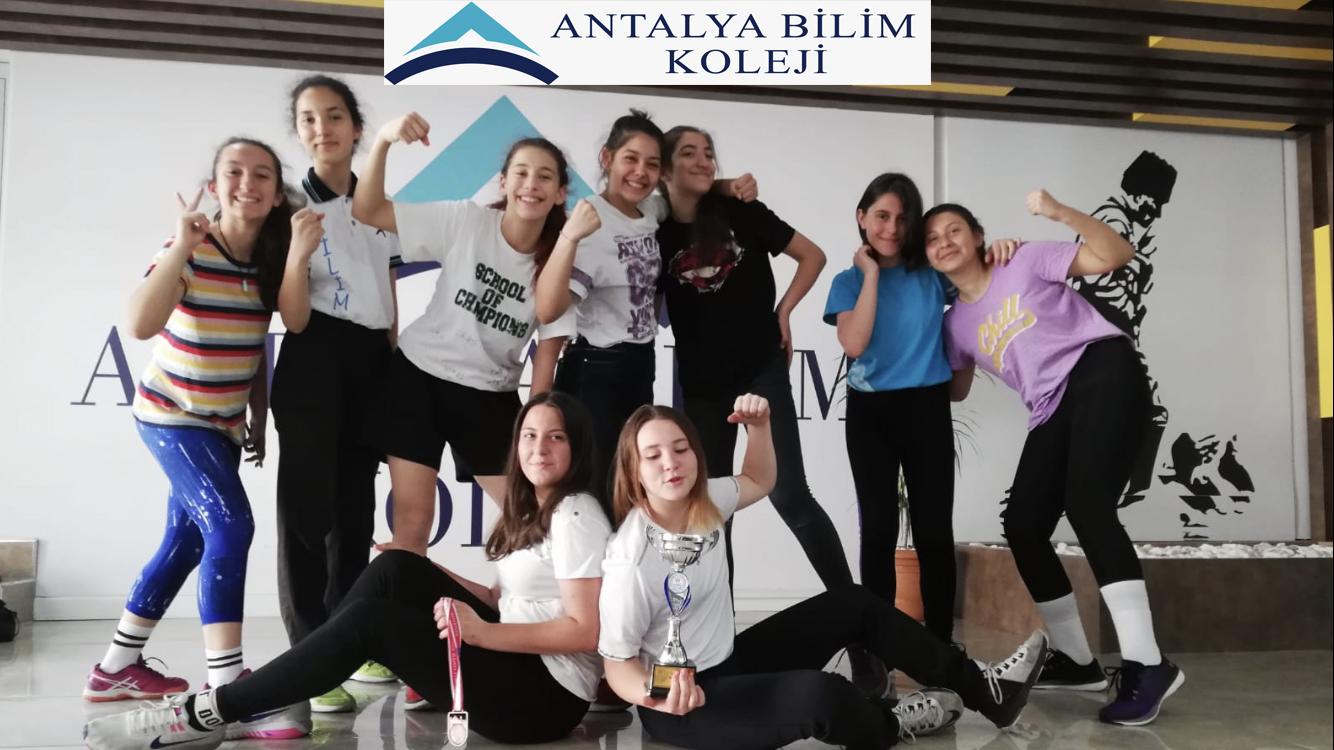 Bilimin Sultanları Antalya Şampiyonu